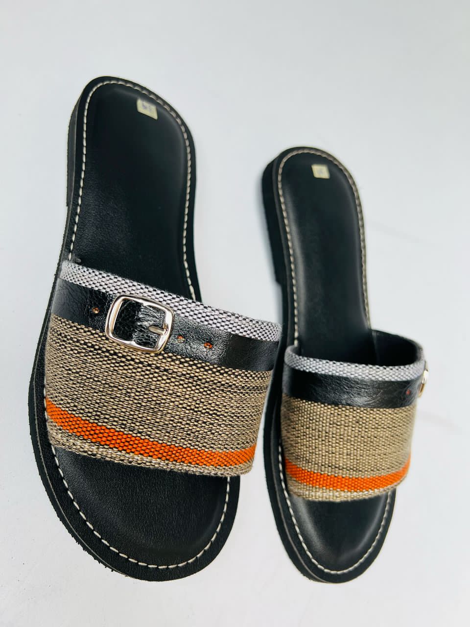 Jolies sandales 👡  pour dames et hommes